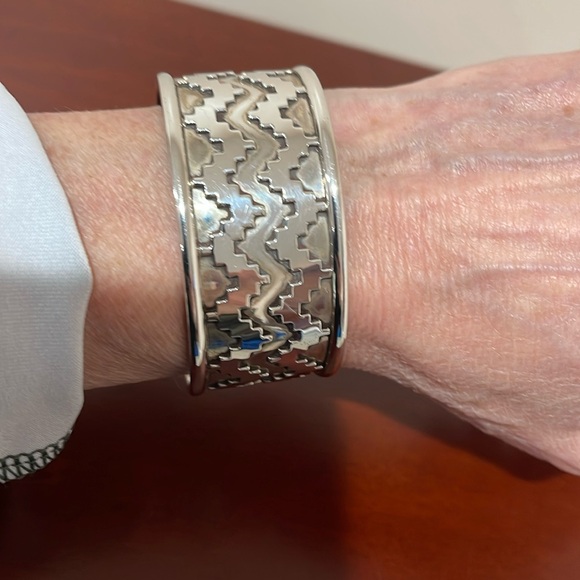 Stunning Sterling Silver Artisan Cuff Bracelet - Picture 2 of 6